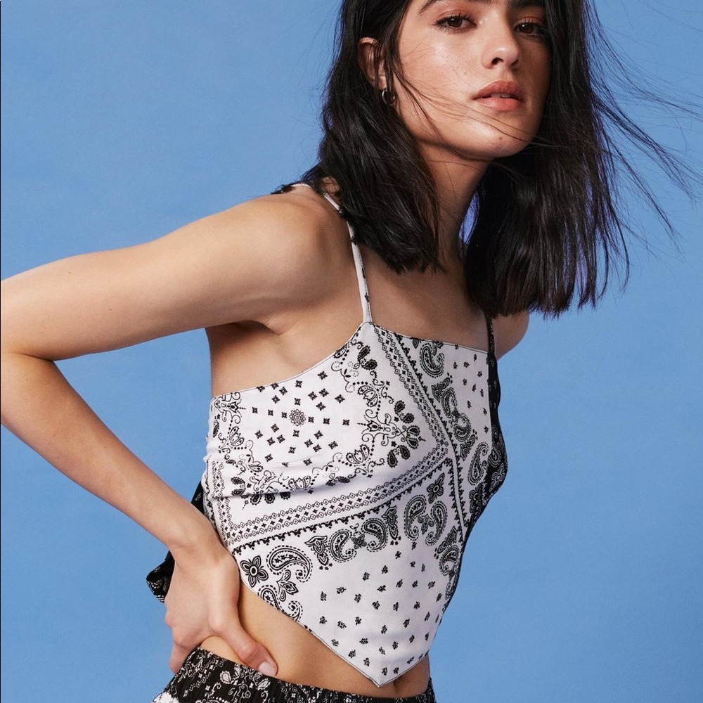 🚨🚨$5 SALE🚨🚨 NWT Nasty Gal paisley printed spliced tie back cami top